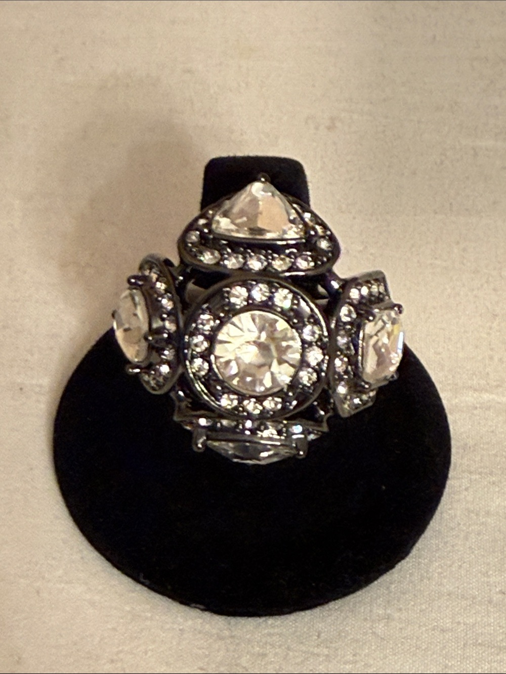 ❤️❤️ mark. Avon Shadows and Light Statement Ring Size 7.5 (7 1/2) New in Box